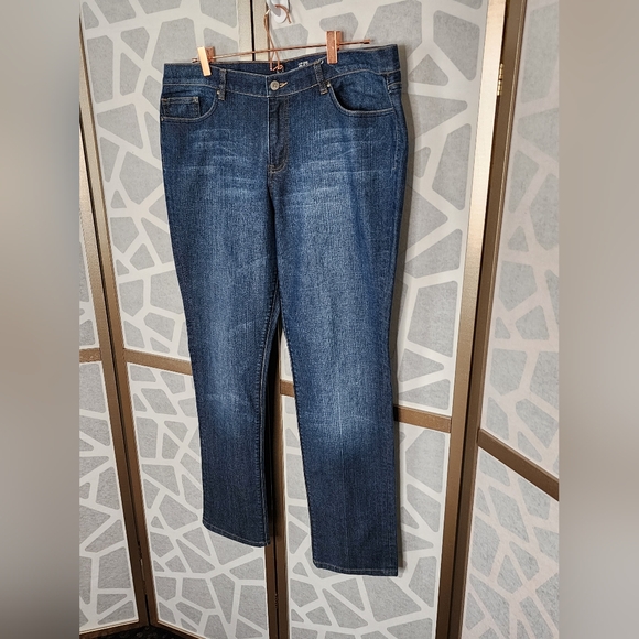 New York & Company Low Rise Skinny Jeans | Size 18 - Picture 2 of 7